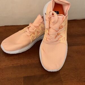 Feetmat Size 39 tennis shoes “ walking, running, traveling”